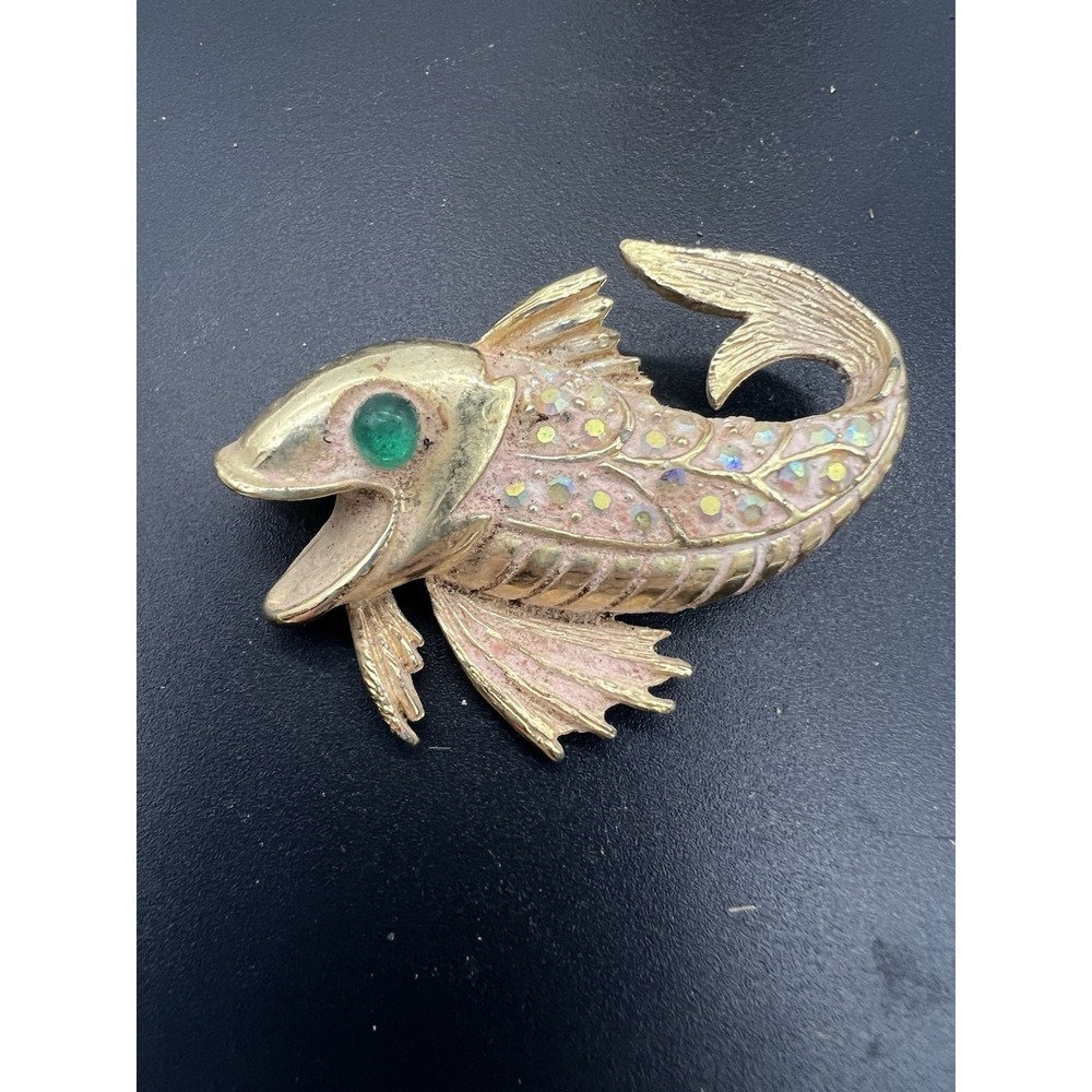 Vintage Gold Toned Fish With Green Stone Eye Brooch Lapel Pin
